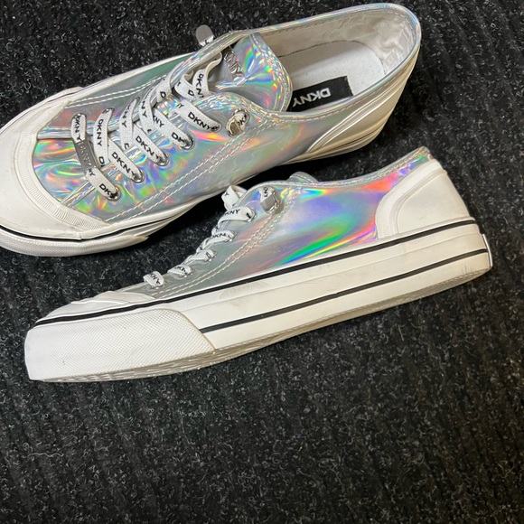 DKNY sneakers never worn! Size 9 - Picture 5 of 6